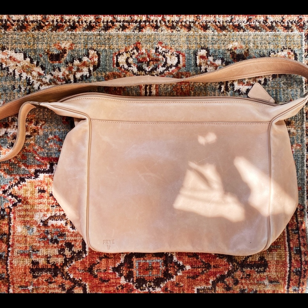 FRYE | leather beige shoulder bag |mint condition